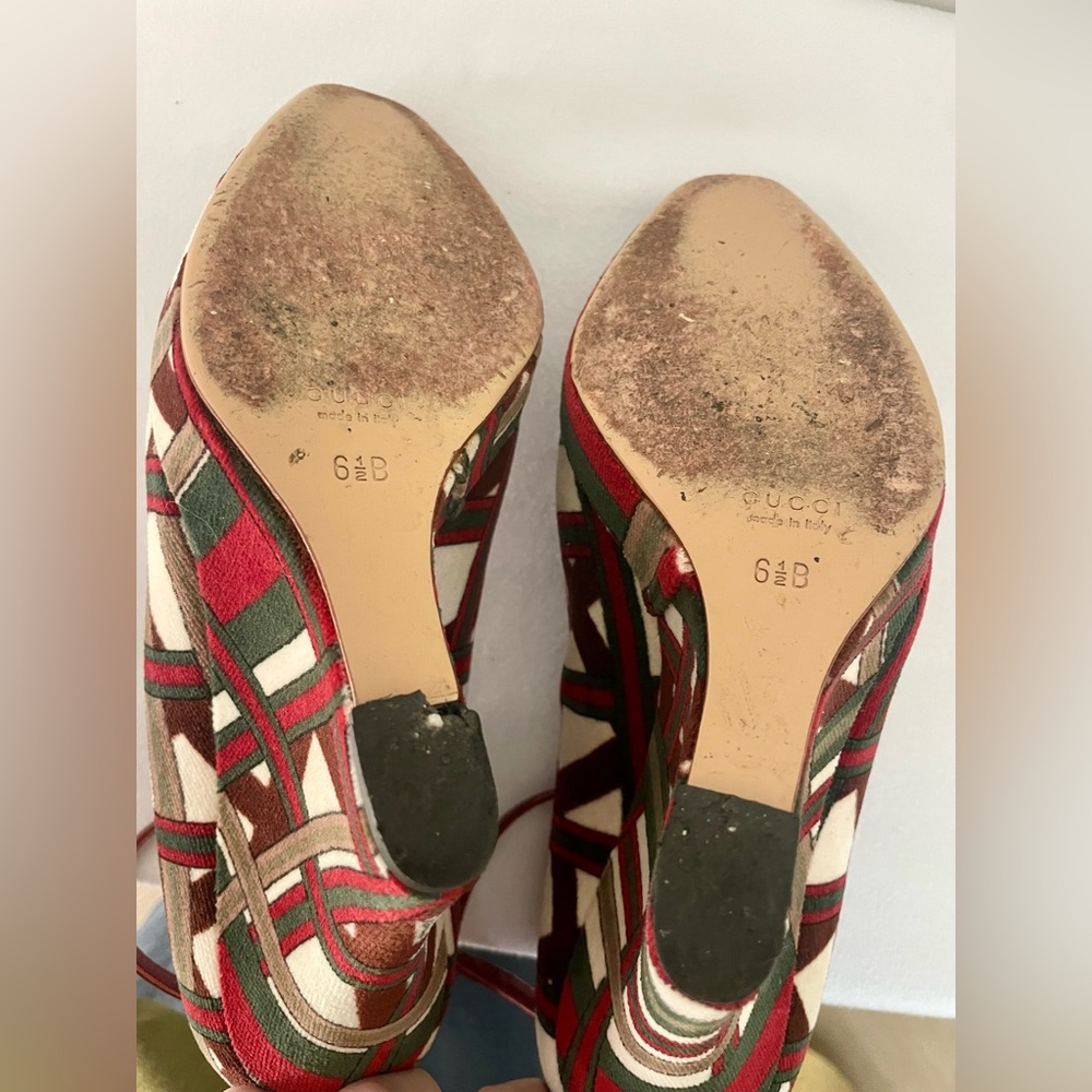 Gucci Velvet Web Ribbon wedges, ankle straps, red/white/green, 6.5b, box, EUC - Picture 14 of 16
